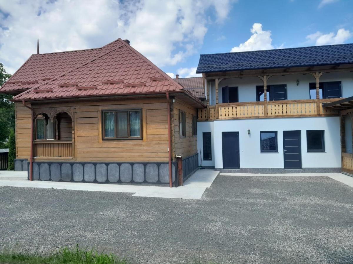 Sighetu Marmaţiei Casa De Langa Padure酒店 外观 照片