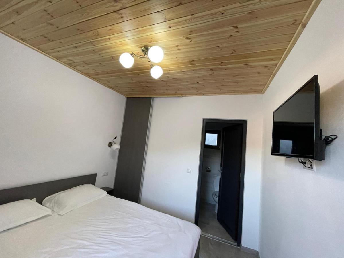Sighetu Marmaţiei Casa De Langa Padure酒店 外观 照片