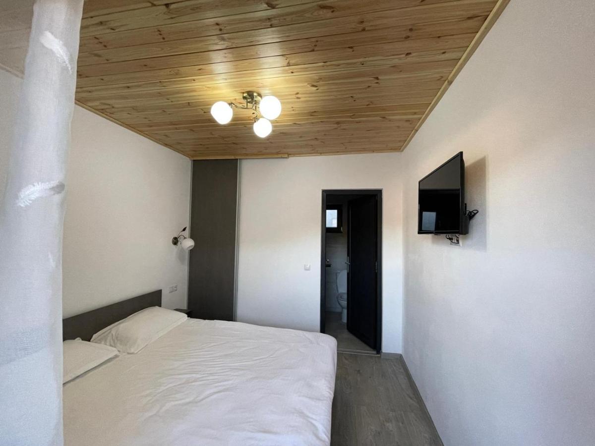 Sighetu Marmaţiei Casa De Langa Padure酒店 外观 照片
