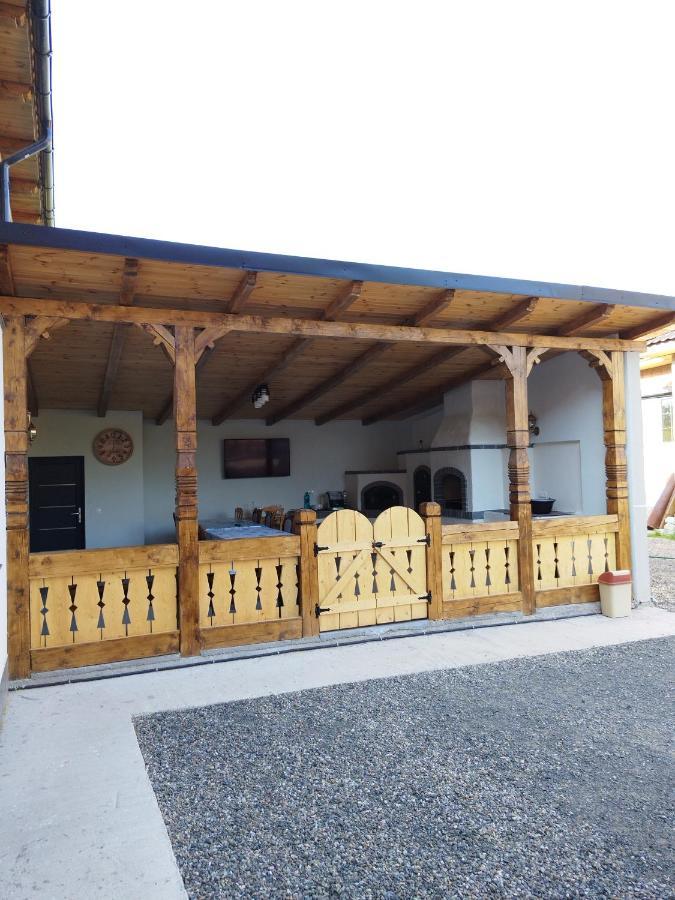 Sighetu Marmaţiei Casa De Langa Padure酒店 外观 照片